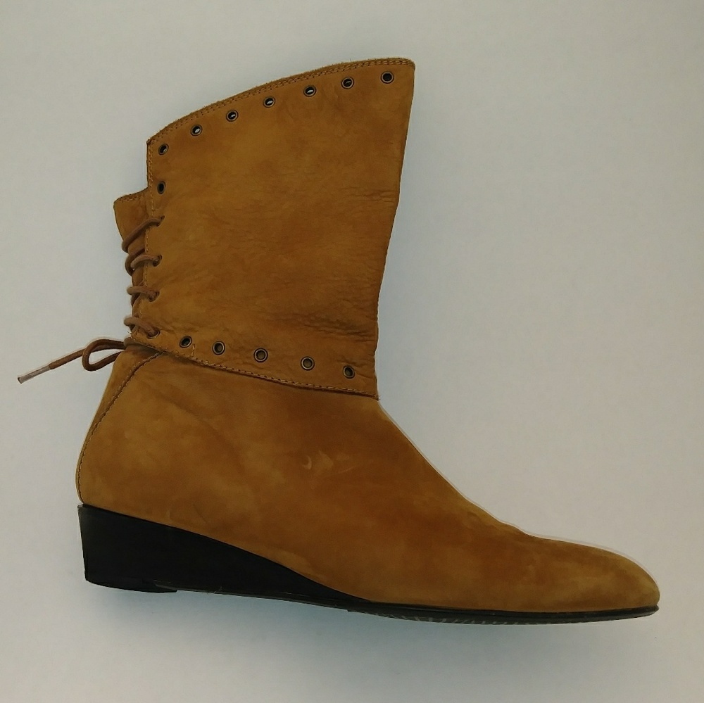 Stuart Weitzman suede booties. Quality! Sz8